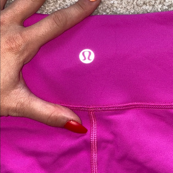 Authentic Lululemon RARE Reversible LEGGINGS - Picture 3 of 3